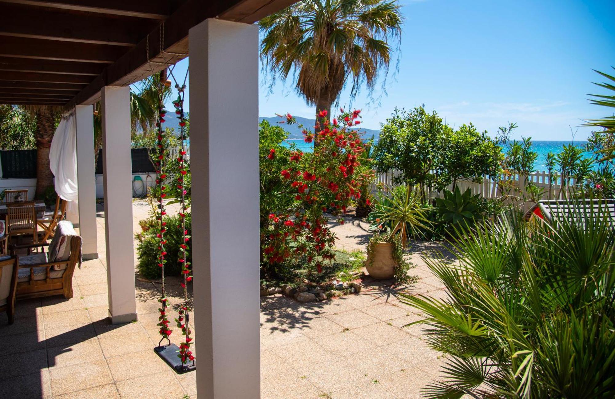 Villa By The Beach Sant'Andrea  Экстерьер фото